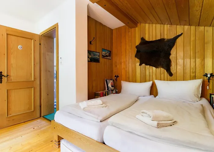 Levi By Alpine Host Helpers